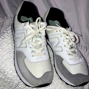 Men’s 10.5 athletic shoes
